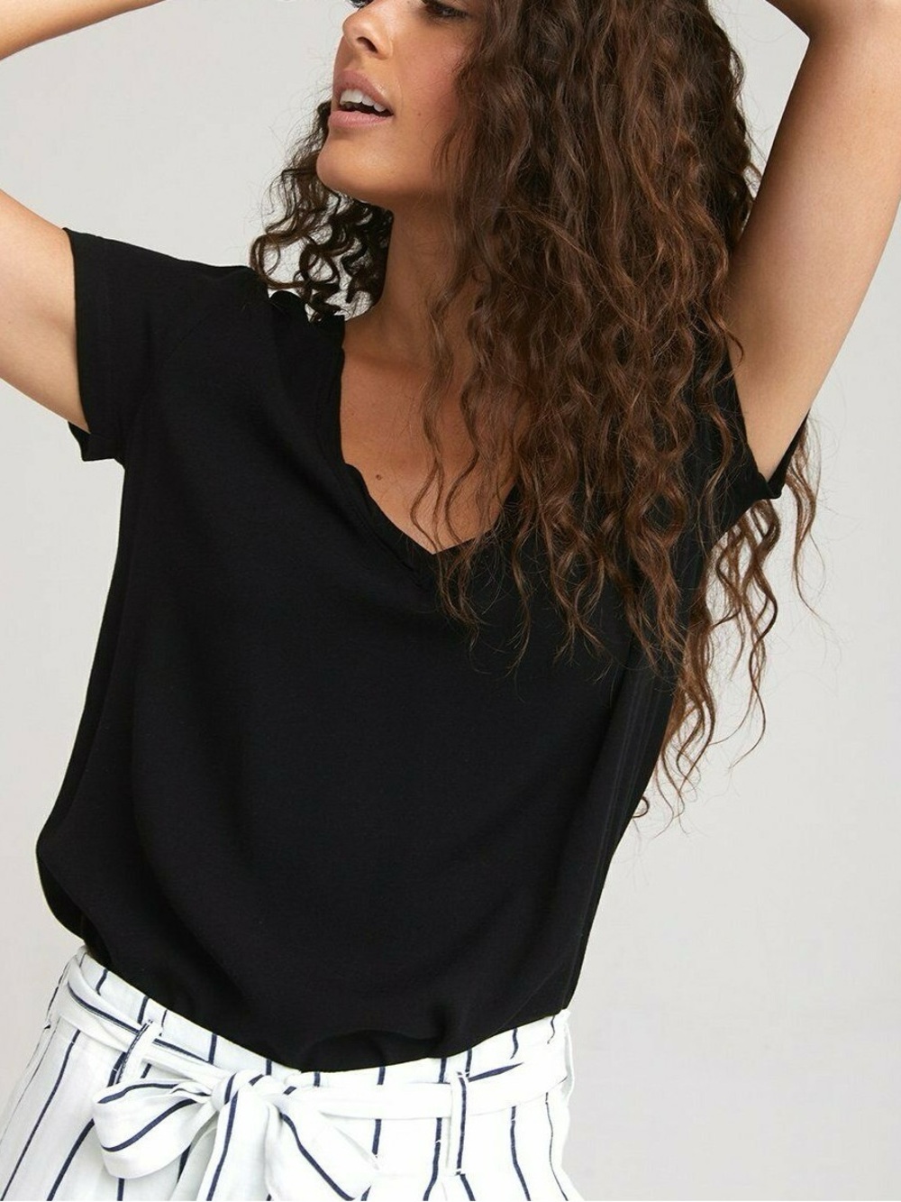 Cloth & Stone Top M Black Short Sleeve V-Neck